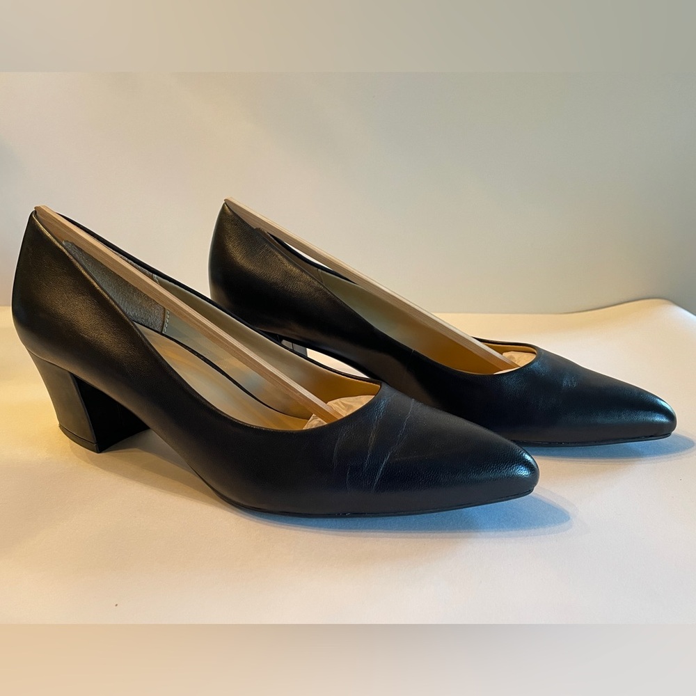 Naturalizer Black Pointed-Toe Block Heel Pumps - Picture 2 of 11